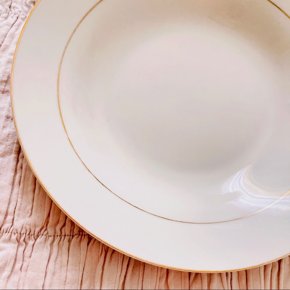Porcelain Plate With Gold Rim - Picture 2 of 7